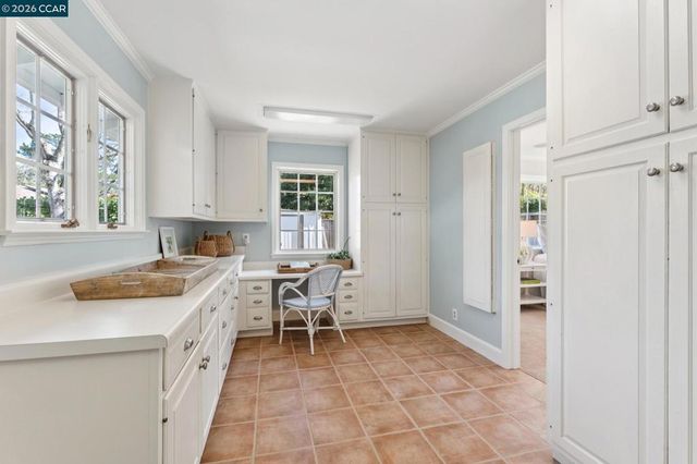 19 Eastwood Dr, Orinda, CA 94563