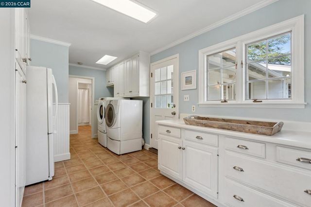 19 Eastwood Dr, Orinda, CA 94563