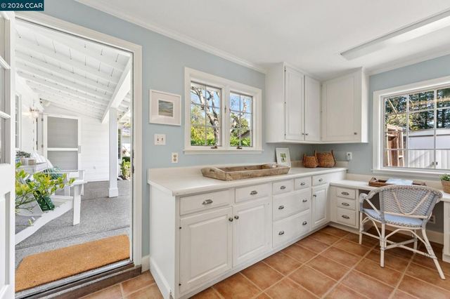 19 Eastwood Dr, Orinda, CA 94563