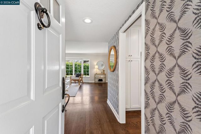 19 Eastwood Dr, Orinda, CA 94563