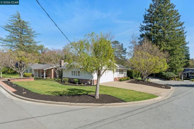 19 Eastwood Dr, Orinda, CA 94563