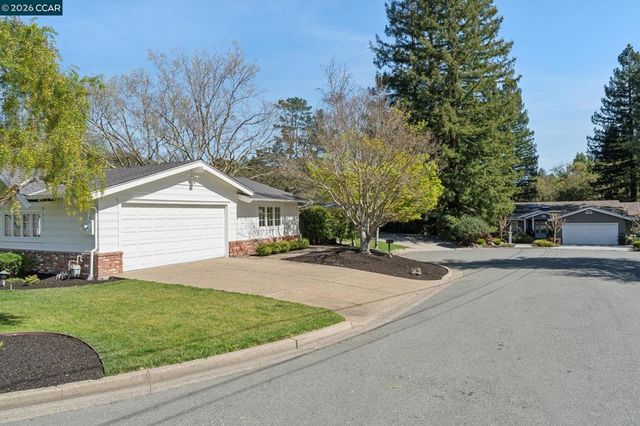 19 Eastwood Dr, Orinda, CA 94563