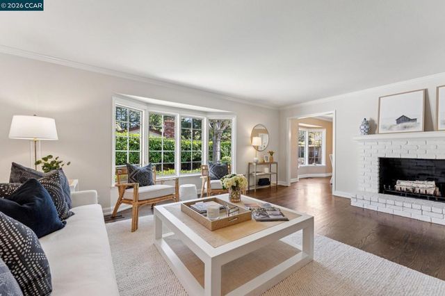 19 Eastwood Dr, Orinda, CA 94563