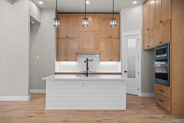 1164 Winding Creek Trl, Spring Branch, TX 78070