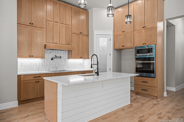 1164 Winding Creek Trl, Spring Branch, TX 78070