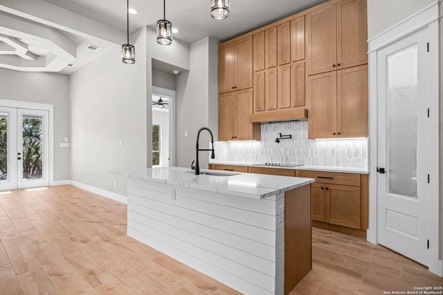 1164 Winding Creek Trl, Spring Branch, TX 78070