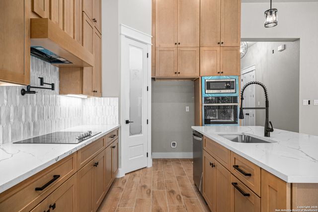 1164 Winding Creek Trl, Spring Branch, TX 78070