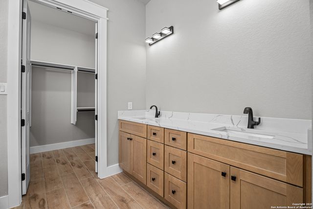 1164 Winding Creek Trl, Spring Branch, TX 78070