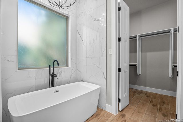 1164 Winding Creek Trl, Spring Branch, TX 78070