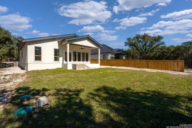1164 Winding Creek Trl, Spring Branch, TX 78070