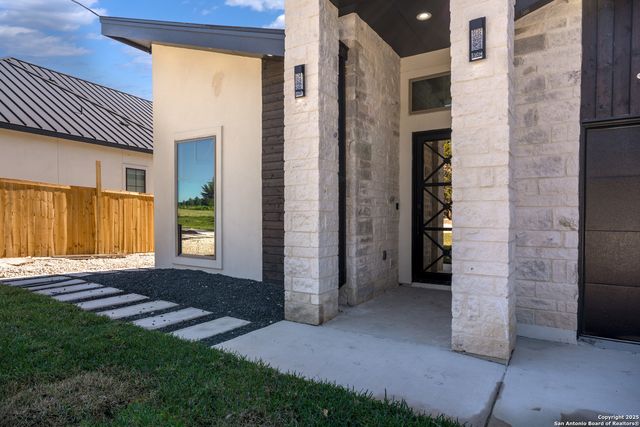 1164 Winding Creek Trl, Spring Branch, TX 78070
