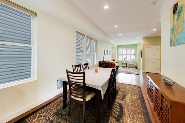 3526 W McLean Avenue, Chicago, IL 60647