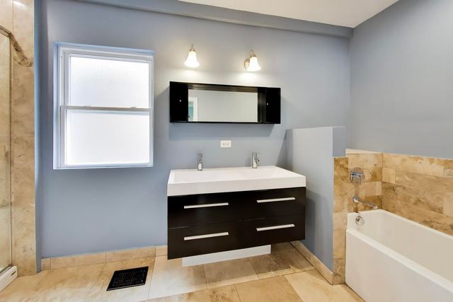 3526 W McLean Avenue, Chicago, IL 60647