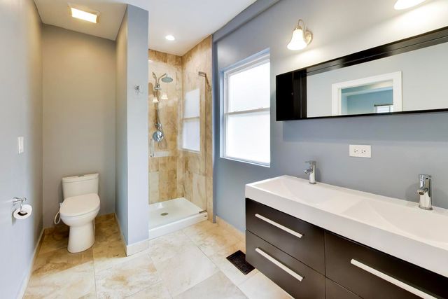 3526 W McLean Avenue, Chicago, IL 60647
