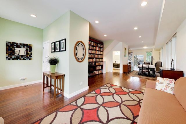 3526 W McLean Avenue, Chicago, IL 60647