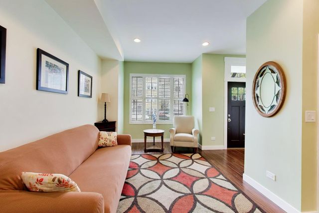 3526 W McLean Avenue, Chicago, IL 60647
