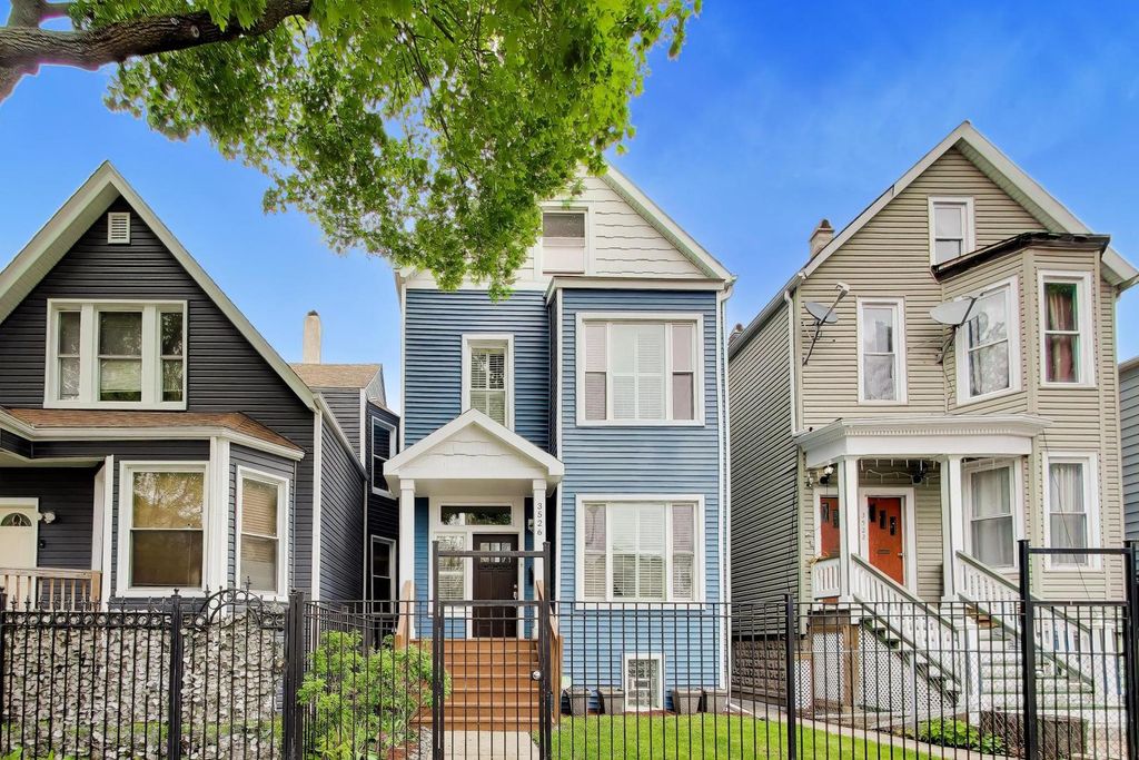 3526 W McLean Avenue, Chicago, IL 60647