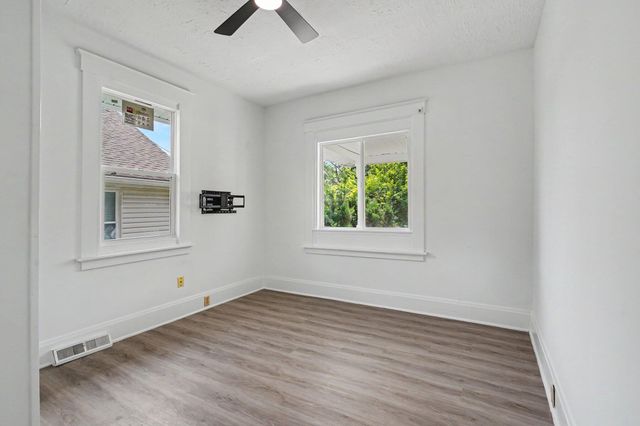 648 Bedinger Street, Elsmere, KY 41018