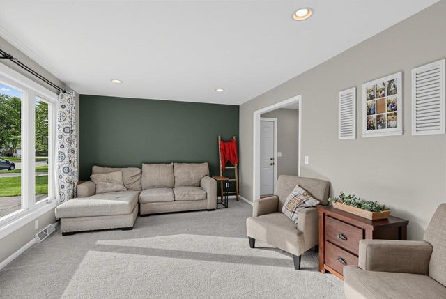 753 Chelsea PLACE, Janesville, WI 53546