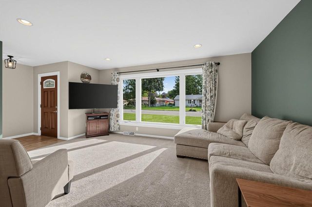 753 Chelsea PLACE, Janesville, WI 53546