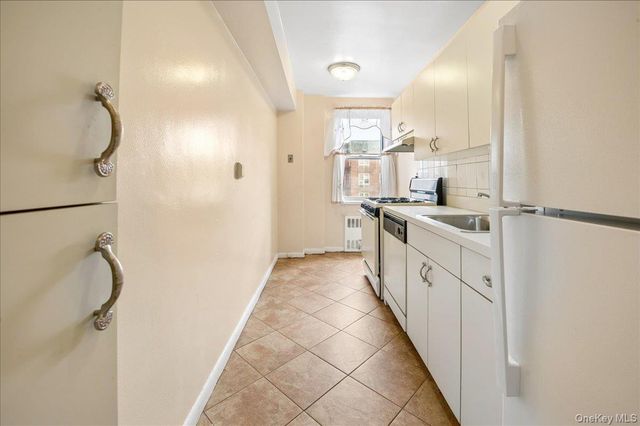 2 Sadore Lane 6M, Yonkers, NY 10710