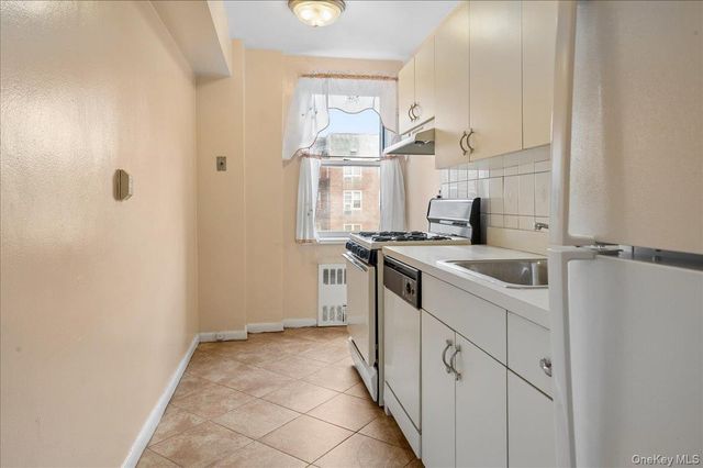 2 Sadore Lane 6M, Yonkers, NY 10710