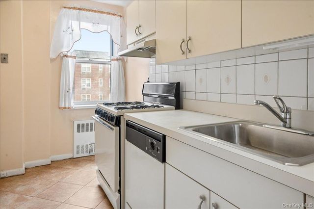 2 Sadore Lane 6M, Yonkers, NY 10710