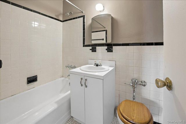 2 Sadore Lane 6M, Yonkers, NY 10710