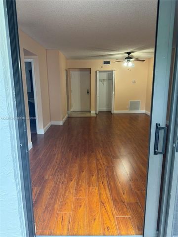 901 Hillcrest Dr 208, Hollywood, FL 33021