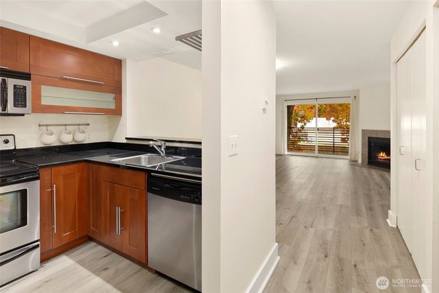 7323 Sand Point Way NE #103, Seattle, WA 98115