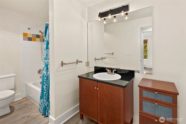 7323 Sand Point Way NE #103, Seattle, WA 98115