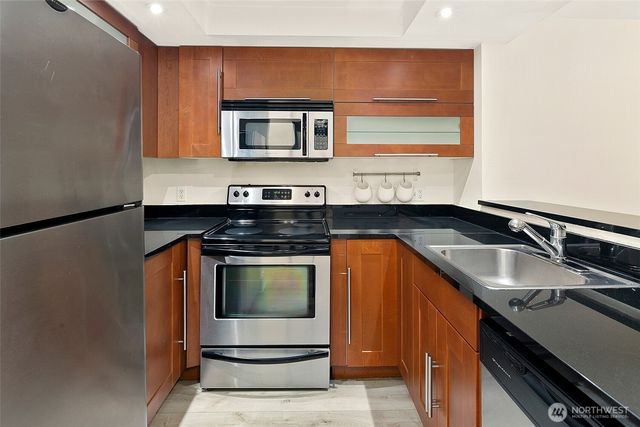 7323 Sand Point Way NE #103, Seattle, WA 98115