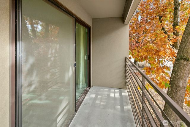 7323 Sand Point Way NE #103, Seattle, WA 98115