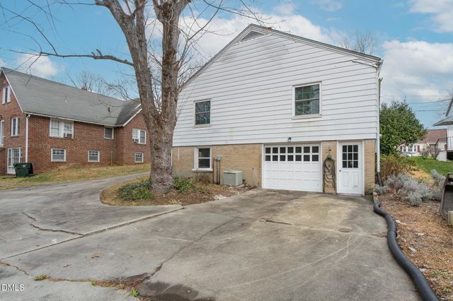 218 Rolling Road, Burlington, NC 27217