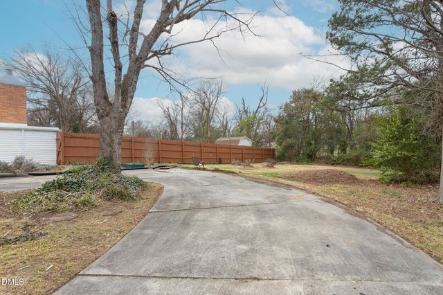 218 Rolling Road, Burlington, NC 27217