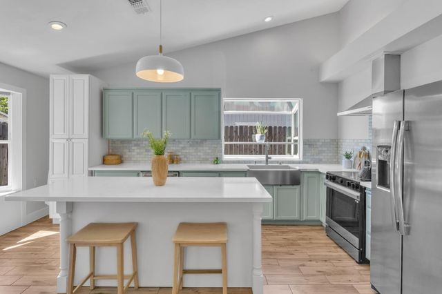 8584 Villaview Dr, Citrus Heights, CA 95621