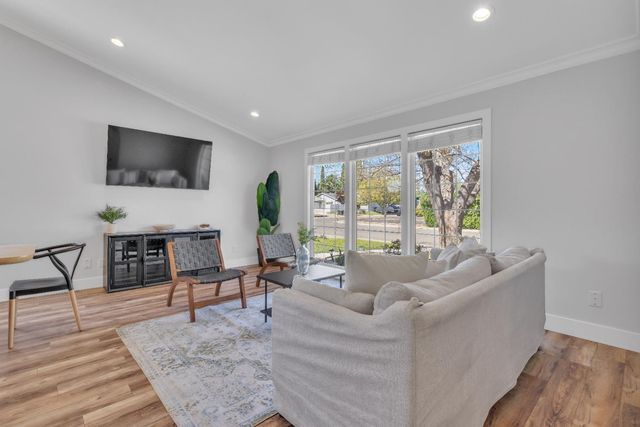 8584 Villaview Dr, Citrus Heights, CA 95621