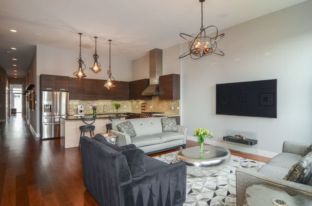 134 S Aberdeen Street 6N-R, Chicago, IL 60607