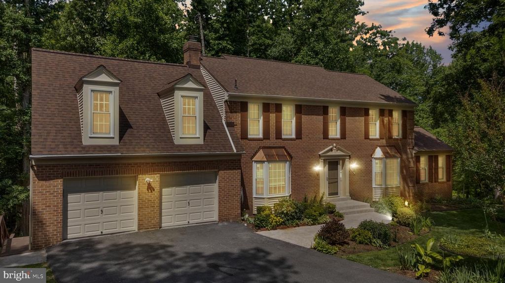 Image 1 of property listing at 7142 RIVERS EDGE RD, Columbia, MD 21044