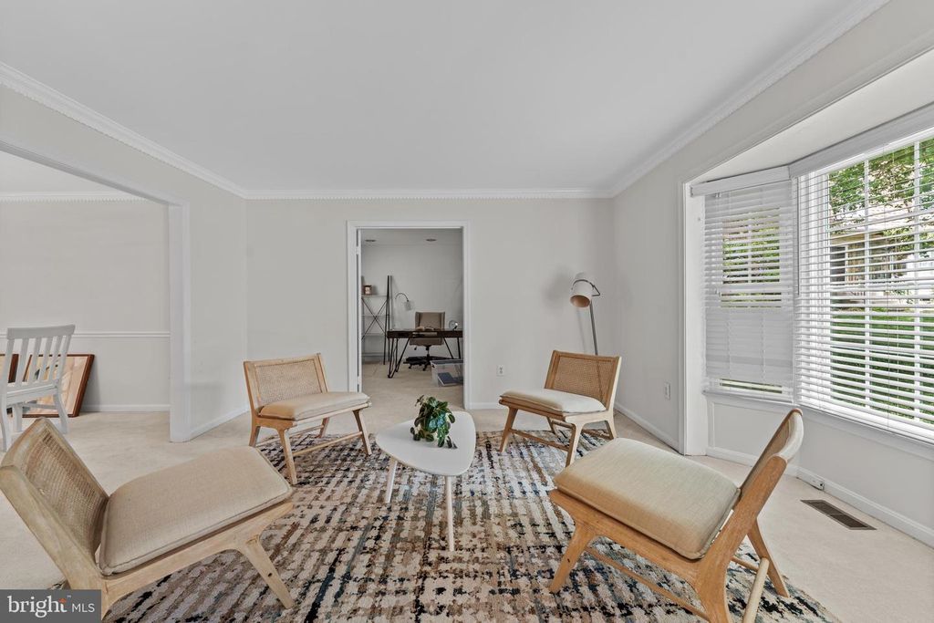 Image 16 of property listing at 7142 RIVERS EDGE RD, Columbia, MD 21044