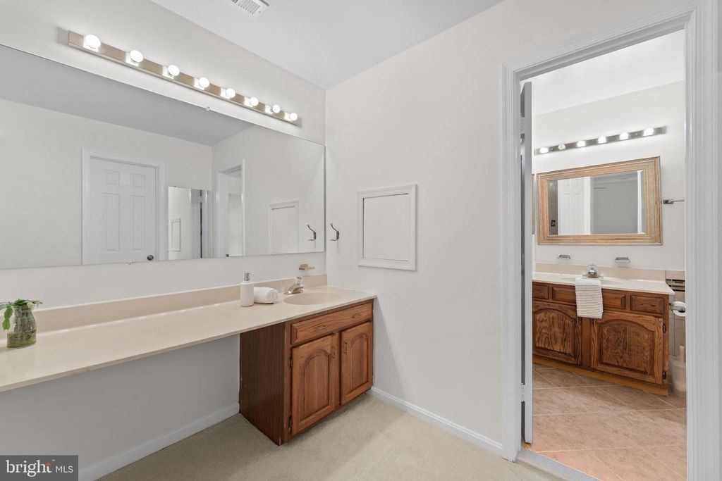 Image 25 of property listing at 7142 RIVERS EDGE RD, Columbia, MD 21044