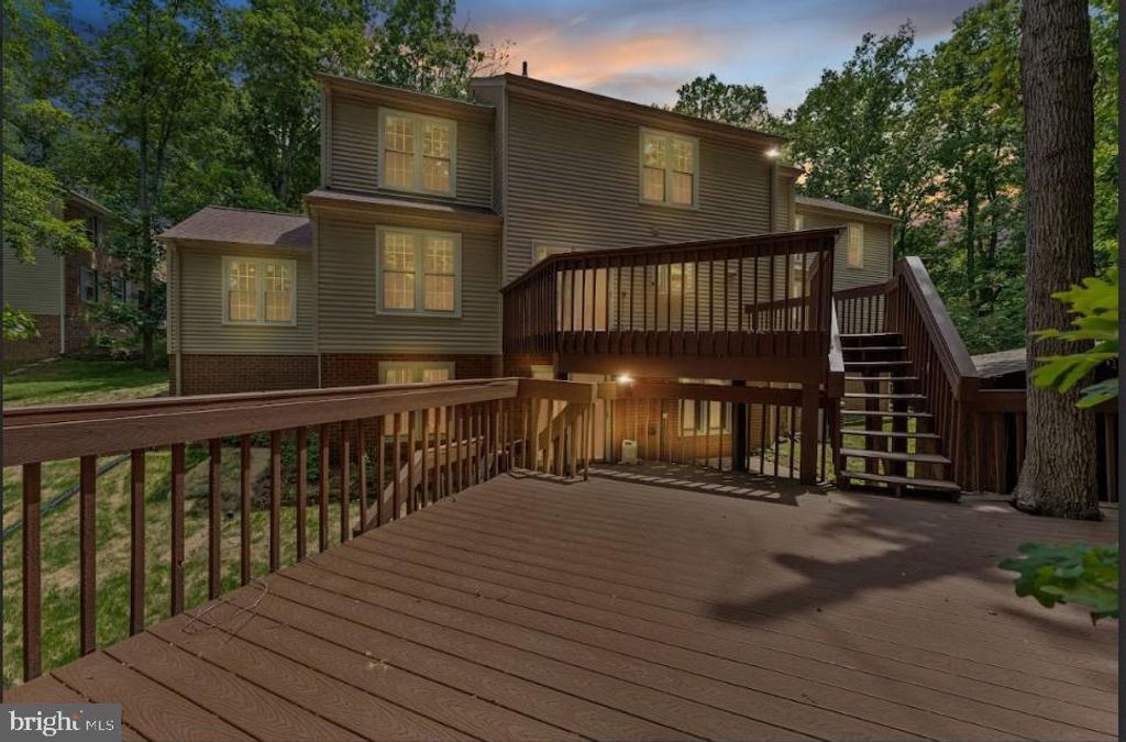 Image 3 of property listing at 7142 RIVERS EDGE RD, Columbia, MD 21044