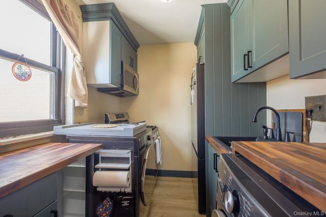 201-02 19th Avenue 2-142, Bayside, NY 11360