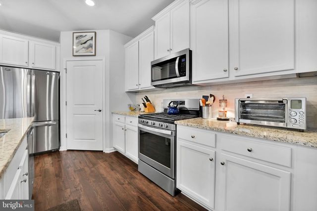 127 RACCOON LN, Barnegat, NJ 08005