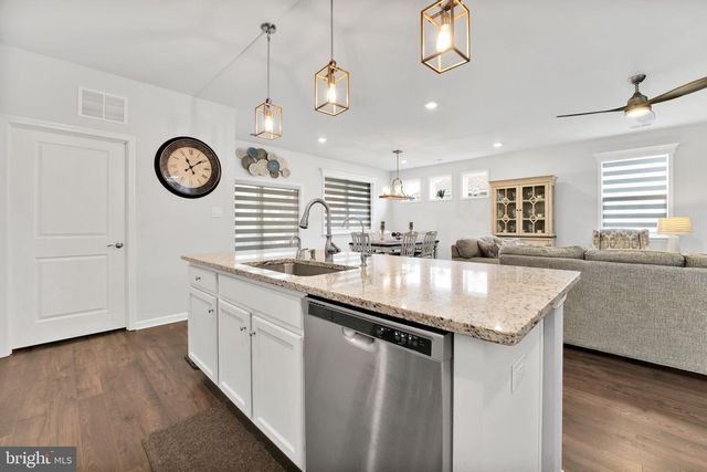 127 RACCOON LN, Barnegat, NJ 08005