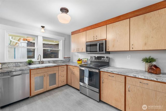 324 18th Avenue SE, Olympia, WA 98501
