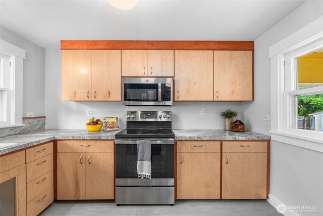 324 18th Avenue SE, Olympia, WA 98501