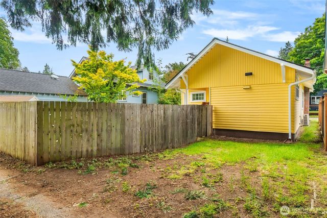 324 18th Avenue SE, Olympia, WA 98501