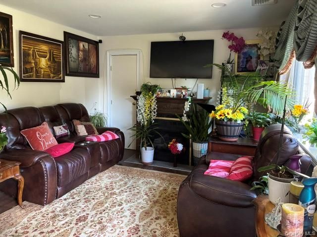 169 W 21st Street, Huntington Station, NY 11746