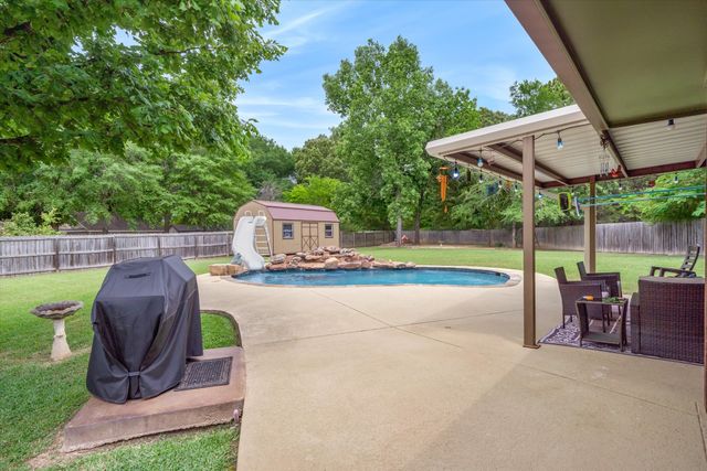 111 Dogwood Place, Van, TX 75790